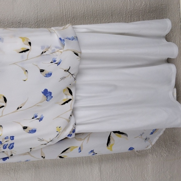 White House Black Market White Periwinkle Floral Keyhole Front Halter Maxi Dress - Picture 5 of 14